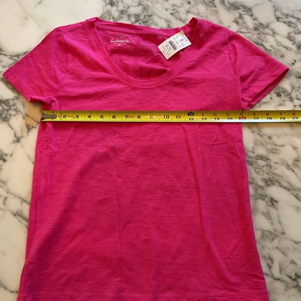NWT J.Crew Short Sleeve Girlfriend Tee Hot Pink Sz XS Stubborn Tape On Collar - Picture 4 of 5